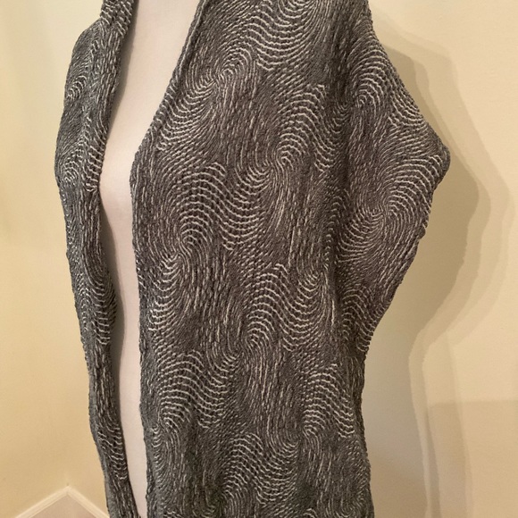 Womens fringed  scarf - Picture 2 of 3